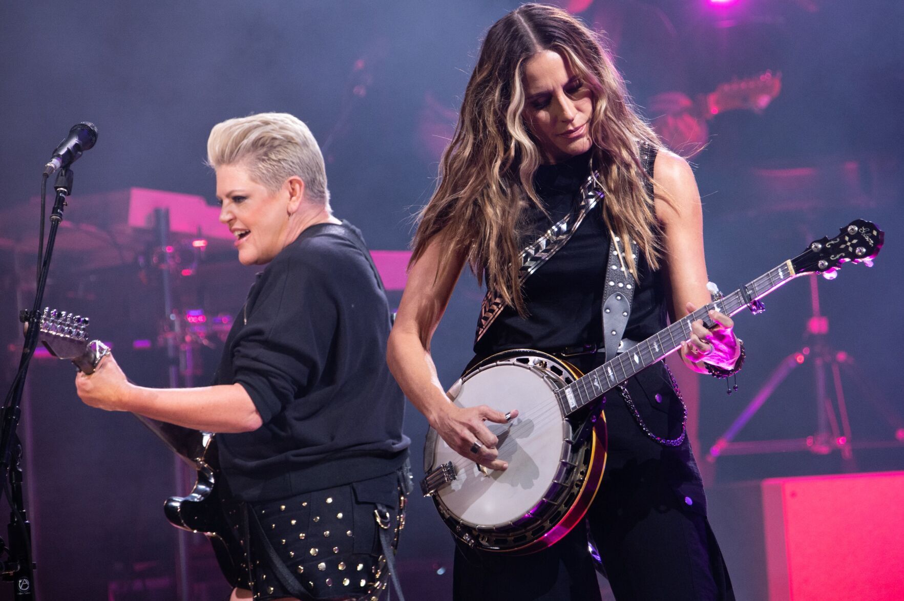The Chicks kick off summer tour at Hollywood Casino Amphitheatre